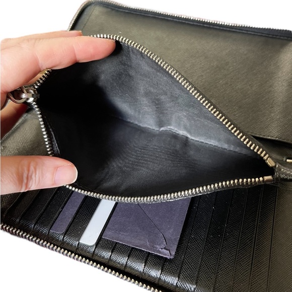 UNISEX Prada Black Saffiano Leather Travel/Organizer Zip Wallet/Chain 2M1220 EUC - Picture 6 of 16